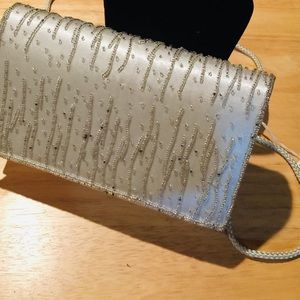 Sequins shoulder purse.